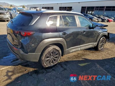 Trzecie zdjęcie samochodu z tyłu: 2025 MAZDA CX-50 PREFERRED VIN:7MMVAABW5SN121221 - miniatura