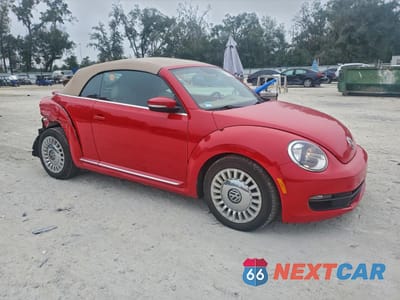 Czwarte zdjęcie samochodu z boku: 2015 VOLKSWAGEN BEETLE 1.8T VIN:3VW507AT1FM801174 - miniatura