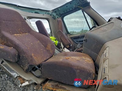 Piąte zdjęcie samochodu w środku: 2018 FREIGHTLINER CASCADIA 125 SEMI TRUCK VIN:3AKJGEFG1JDJU2974 - miniatura
