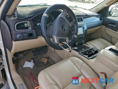 Zdjęcie 8 z 11 samochodu: 2013 GMC YUKON XL DENALI VIN:1GKS2MEF9DR336498 - miniatura