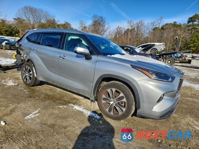 Czwarte zdjęcie samochodu z boku: 2021 TOYOTA HIGHLANDER XLE VIN:5TDGZRAH8MS521161 - miniatura