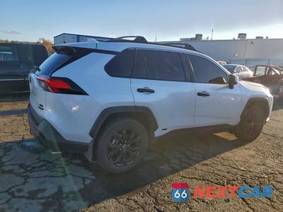 Trzecie zdjęcie samochodu z tyłu: 2024 TOYOTA RAV4 XLE PREMIUM VIN:JTMB6RFV6RJ056840 - miniatura