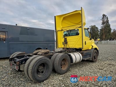 Czwarte zdjęcie samochodu z boku: 2018 INTERNATIONAL RH613 SEMI TRUCK VIN:3HSDWTZR9JN074438 - miniatura
