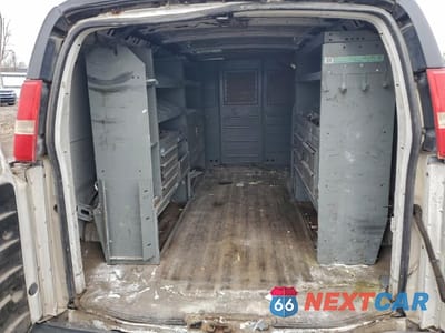 Zdjęcie 10 z 13 samochodu: 2013 GMC SAVANA G3500 DELIVERY VAN VIN:1GTZ7TBG3D1184008 - miniatura