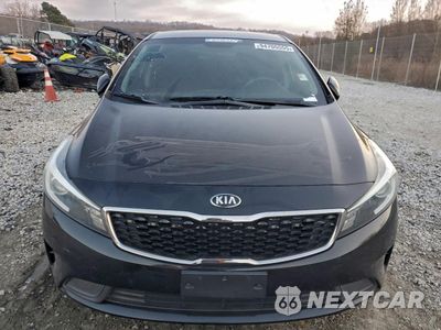 Piąte zdjęcie samochodu w środku: 2017 KIA FORTE LX VIN:3KPFK4A73HE045184 - miniatura