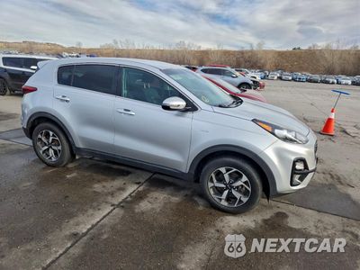 Czwarte zdjęcie samochodu z boku: 2020 KIA SPORTAGE LX VIN:KNDPMCAC9L7813846 - miniatura