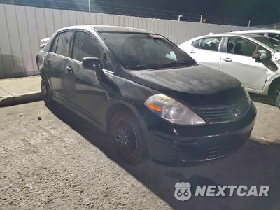 Czwarte zdjęcie samochodu z boku: 2009 NISSAN VERSA S VIN:3N1BC11E09L382906 - miniatura