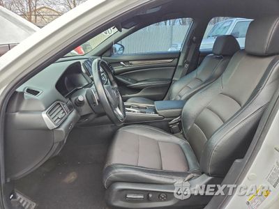 Zdjęcie 7 z 12 samochodu: 2019 HONDA ACCORD SPORT VIN:1HGCV1F33KA117804 - miniatura