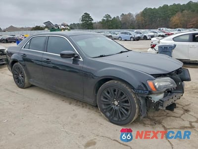 Czwarte zdjęcie samochodu z boku: 2013 CHRYSLER 300 S VIN:2C3CCABG0DH621782 - miniatura