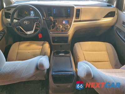 Zdjęcie 8 z 14 samochodu: 2017 TOYOTA SIENNA LE VIN:5TDKZ3DC1HS862544 - miniatura