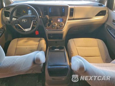 Zdjęcie 8 z 14 samochodu: 2017 TOYOTA SIENNA LE VIN:5TDKZ3DC1HS862544 - miniatura