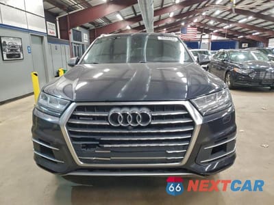 Piąte zdjęcie samochodu w środku: 2017 AUDI Q7 PREMIUM PLUS VIN:WA1LAAF7XHD021957 - miniatura