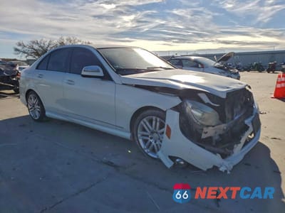 Czwarte zdjęcie samochodu z boku: 2009 MERCEDES-BENZ C 300 VIN:WDDGF54X09R050512 - miniatura