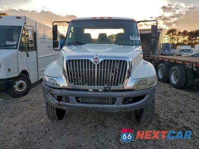 Piąte zdjęcie samochodu w środku: 2017 INTERNATIONAL 4300 TRUCK CAB AND CHASSIS VIN:1HTMMMML6HH430374 - miniatura