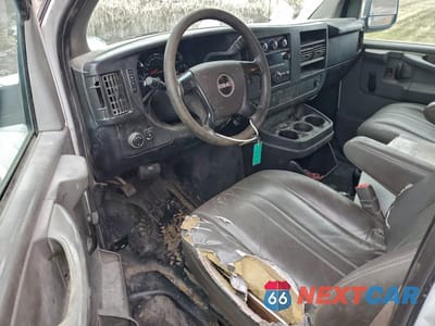 Zdjęcie 8 z 13 samochodu: 2013 GMC SAVANA G3500 DELIVERY VAN VIN:1GTZ7TBG3D1184008 - miniatura