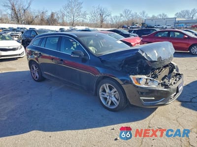 Czwarte zdjęcie samochodu z boku: 2015 VOLVO V60 PLATINUM VIN:YV1612SD4F1212996 - miniatura