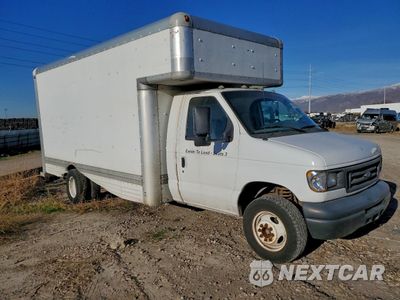 Czwarte zdjęcie samochodu z boku: 2006 FORD ECONOLINE E450 SUPER DUTY CUTAWAY VAN VIN:1FDXE45S86HA86746 - miniatura