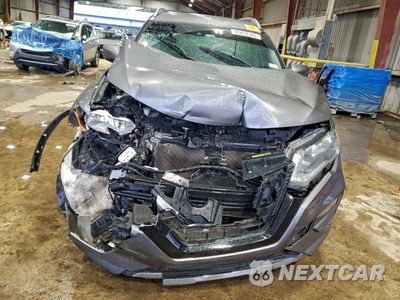 Piąte zdjęcie samochodu w środku: 2019 NISSAN ROGUE S VIN:5N1AT2MV4KC769479 - miniatura