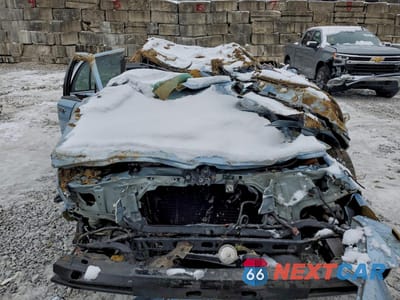 Piąte zdjęcie samochodu w środku: 1999 FORD CROWN VICTORIA LX VIN:2FAFP74WXXX147392 - miniatura