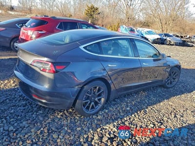 Trzecie zdjęcie samochodu z tyłu: 2019 TESLA MODEL 3 VIN:5YJ3E1EB4KF205517 - miniatura