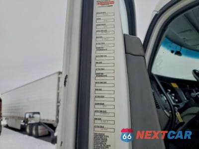 Zdjęcie 9 z 12 samochodu: 2016 KENWORTH T680 SEMI TRUCK VIN:1XKYA48X2GJ496713 - miniatura