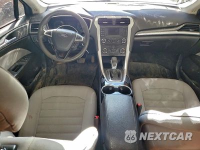 Zdjęcie 8 z 12 samochodu: 2014 FORD FUSION S VIN:1FA6P0G77E5375022 - miniatura