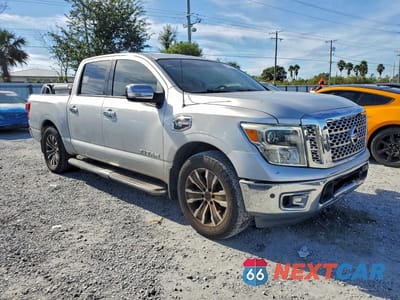 Czwarte zdjęcie samochodu z boku: 2017 NISSAN TITAN SV VIN:1N6AA1E68HN507227 - miniatura