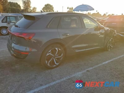 Trzecie zdjęcie samochodu z tyłu: 2024 AUDI Q8 E-TRON PREMIUM PLUS VIN:WA15AAGE4RB053550 - miniatura