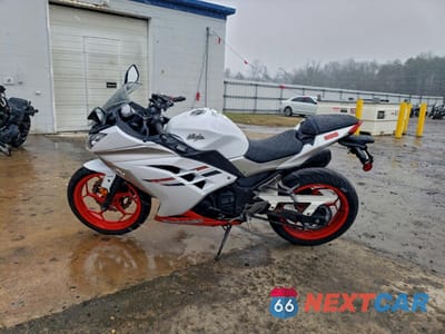 Trzecie zdjęcie samochodu z tyłu: 2017 KAWASAKI EX300 B VIN:JKAEX8B19HDA35742 - miniatura