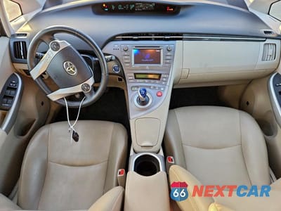 Zdjęcie 8 z 12 samochodu: 2014 TOYOTA PRIUS VIN:JTDKN3DU9E1755223 - miniatura