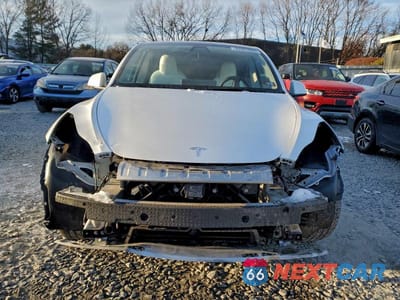 Piąte zdjęcie samochodu w środku: 2021 TESLA MODEL Y VIN:5YJYGDEE1MF137255 - miniatura