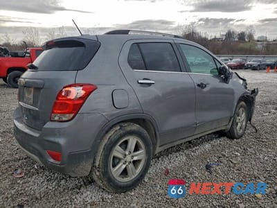 Trzecie zdjęcie samochodu z tyłu: 2020 CHEVROLET TRAX 1LT VIN:3GNCJLSB9LL327375 - miniatura