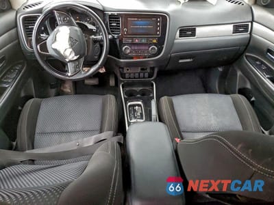 Zdjęcie 8 z 14 samochodu: 2017 MITSUBISHI OUTLANDER SE VIN:JA4AD3A34HZ060951 - miniatura