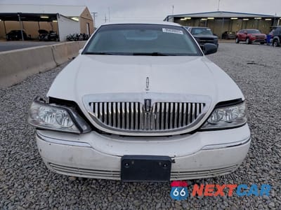 Piąte zdjęcie samochodu w środku: 2004 LINCOLN TOWN CAR EXECUTIVE VIN:1LNHM81W54Y623707 - miniatura