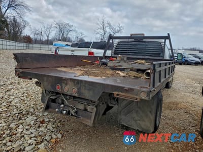 Trzecie zdjęcie samochodu z tyłu: 2001 FORD F350 SUPER DUTY VIN:1FDWF36F31ED73992 - miniatura