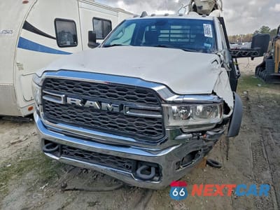 Piąte zdjęcie samochodu w środku: 2019 RAM 4500 FLATBED TRUCK VIN:3C7WRKDJ1KG648155 - miniatura