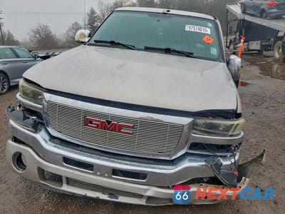 Piąte zdjęcie samochodu w środku: 2005 GMC NEW SIERRA C1500 VIN:2GTEC19VX51174557 - miniatura