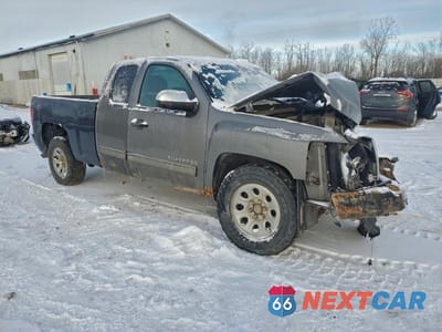 Czwarte zdjęcie samochodu z boku: 2012 CHEVROLET SILVERADO K1500 LS VIN:1GCRKREA1CZ337624 - miniatura