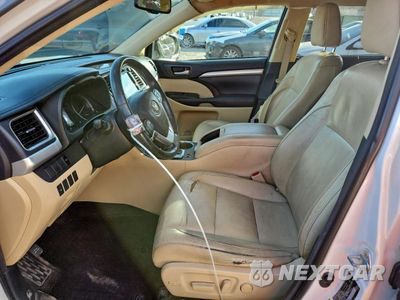 Zdjęcie 7 z 15 samochodu: 2015 TOYOTA HIGHLANDER XLE VIN:5TDKKRFH1FS094240 - miniatura