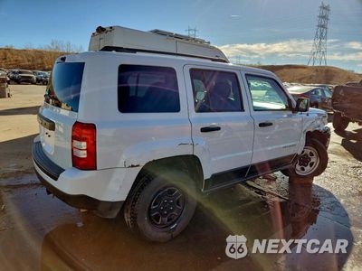 Trzecie zdjęcie samochodu z tyłu: 2016 JEEP PATRIOT SPORT VIN:1C4NJRBB4GD627745 - miniatura