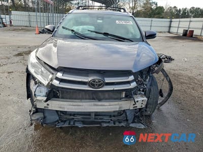 Piąte zdjęcie samochodu w środku: 2019 TOYOTA HIGHLANDER XLE VIN:5TDJZRFH3KS589265 - miniatura
