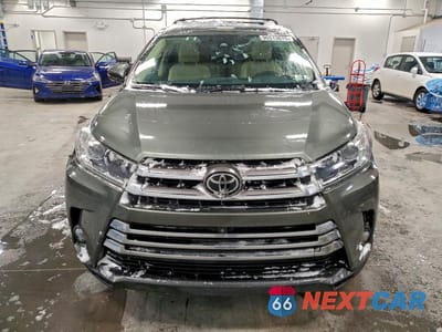 Piąte zdjęcie samochodu w środku: 2018 TOYOTA HIGHLANDER LIMITED VIN:5TDDZRFH4JS815129 - miniatura