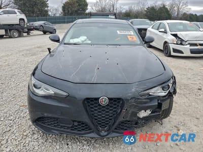 Piąte zdjęcie samochodu w środku: 2019 ALFA ROMEO GIULIA TI VIN:ZARFAMBN5K7603324 - miniatura