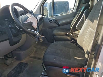 Zdjęcie 7 z 12 samochodu: 2015 MERCEDES BENZ SPRINTER 2500 DELIVERY VAN VAN VIN:WD3PE7DC2FP156273 - miniatura