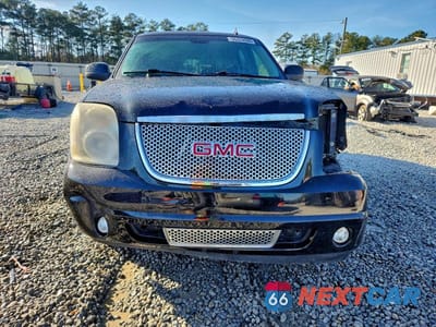 Piąte zdjęcie samochodu w środku: 2011 GMC YUKON DENALI VIN:1GKS2EEF6BR375746 - miniatura