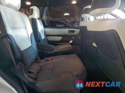 Zdjęcie 11 z 12 samochodu: 2024 TOYOTA SEQUOIA CAPSTONE VIN:7SVAAABA7RX032550 - miniatura
