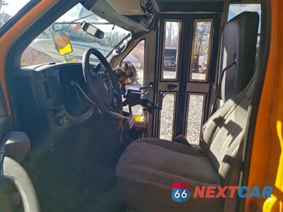 Piąte zdjęcie samochodu w środku: 2012 CHEVROLET EXPRESS SCHOOL BUS VIN:1GB3G3BG4C1126062 - miniatura