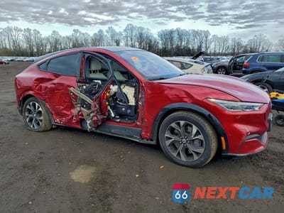 Czwarte zdjęcie samochodu z boku: 2021 FORD MUSTANG MACH-E PREMIUM VIN:3FMTK3SU2MMA26574 - miniatura