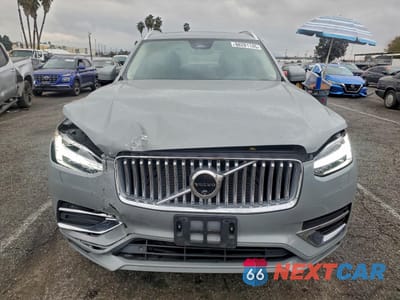 Piąte zdjęcie samochodu w środku: 2025 VOLVO XC90 PLUS VIN:YV4062JE3S1332836 - miniatura