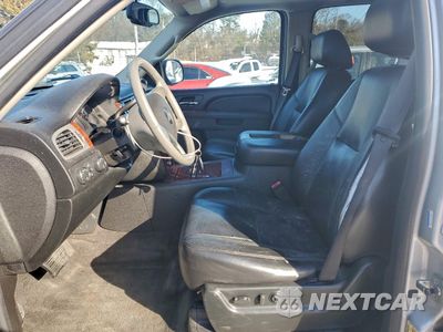 Zdjęcie 7 z 13 samochodu: 2010 CHEVROLET SUBURBAN K1500 LTZ VIN:1GNUKKE3XAR171241 - miniatura